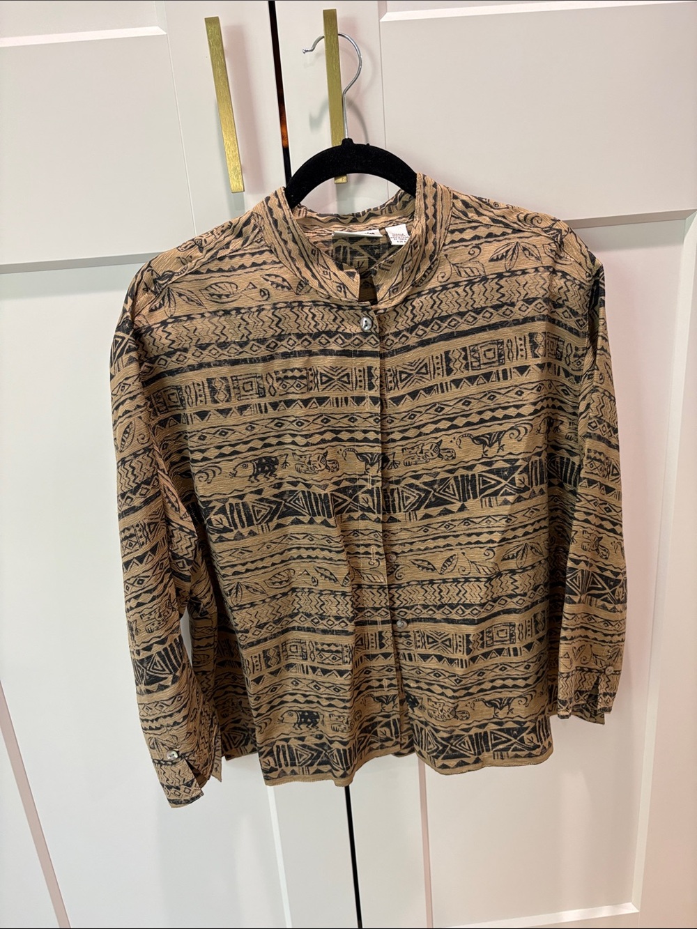 Chico’s Silk Textured and Patterned Button Down Shirt Sz 2